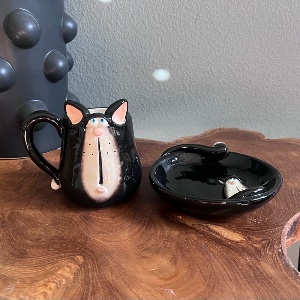 ✨SOLD✨

Douglas Harris Cat Mug & Saucer